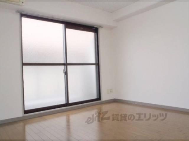 洋室　大きい窓ですねー・