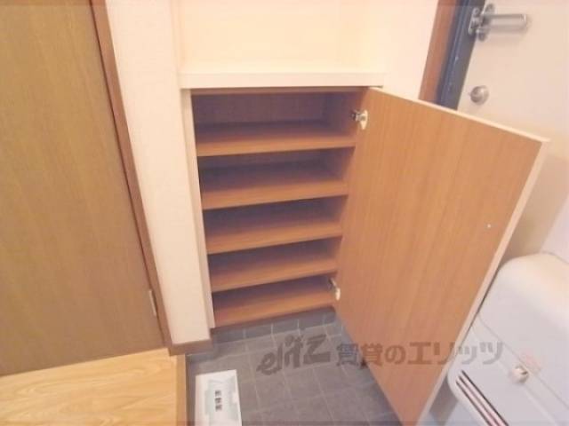 下駄箱　靴がたくさん入れられます。