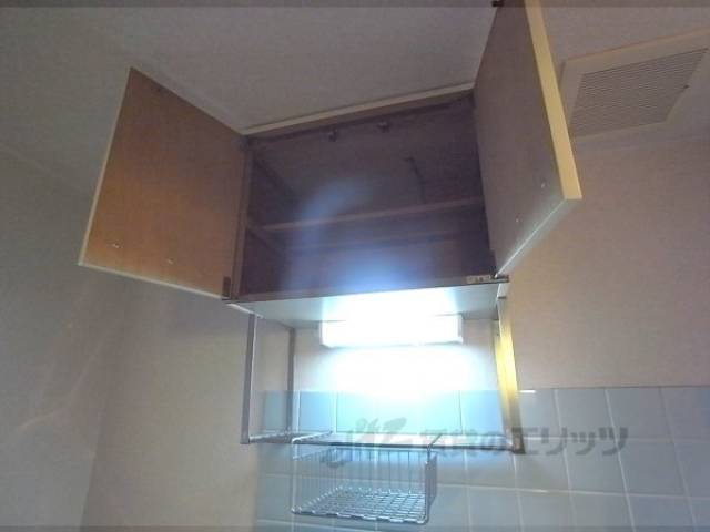 キッチン　上部収納