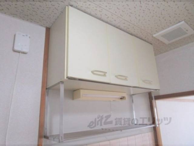 キッチン　上部収納