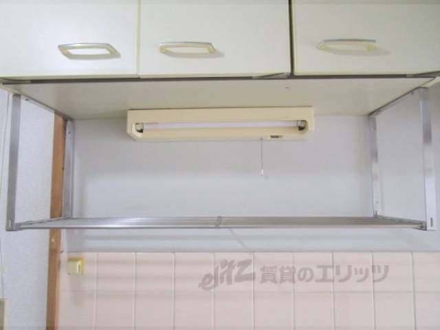 キッチン　上部収納