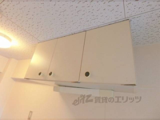キッチン　上部収納
