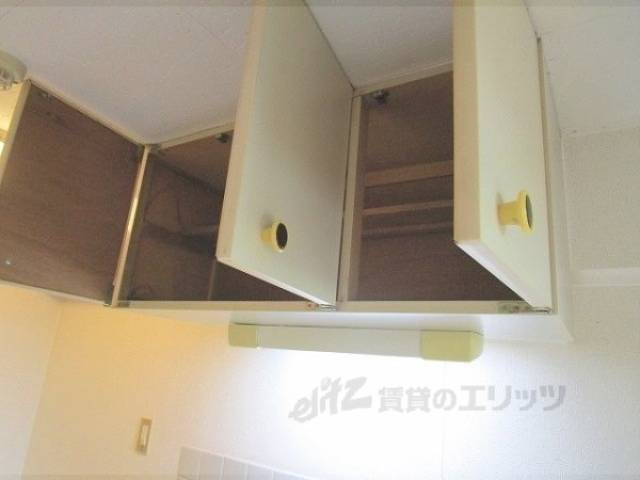 キッチン　上部収納