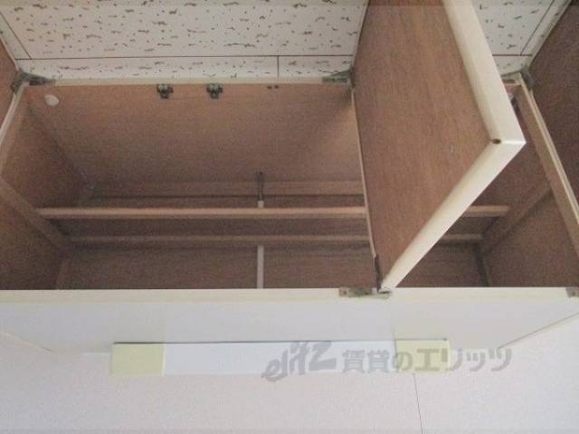 キッチン　上部収納