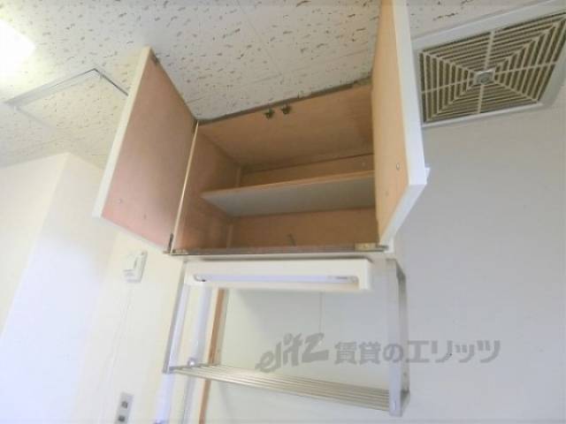 キッチン　上部収納