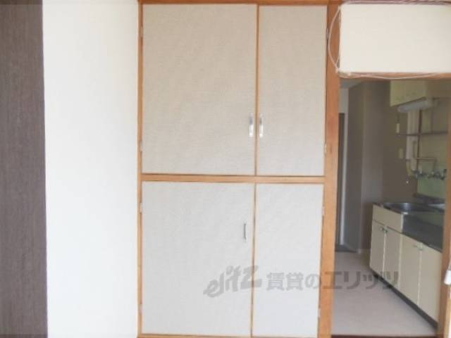 収納　上部収納