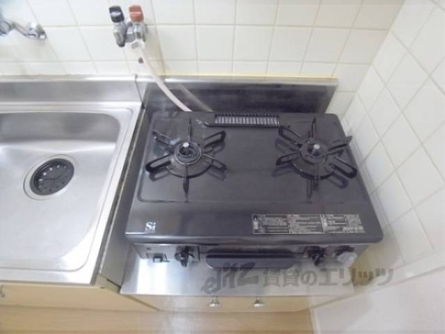 キッチン　2口コンロがついています