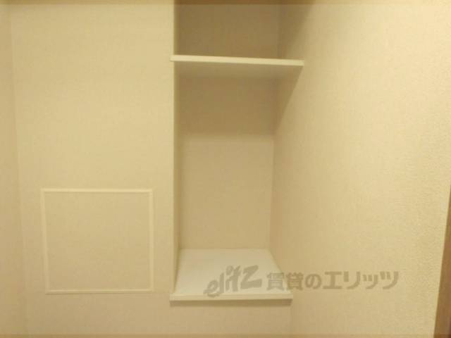 トイレ　トイレの棚