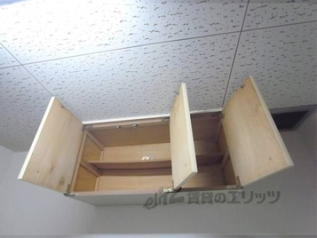 キッチン　上部収納