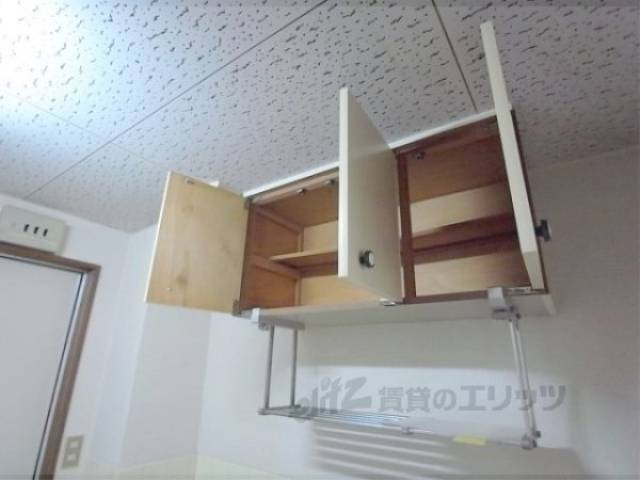 キッチン　上部収納