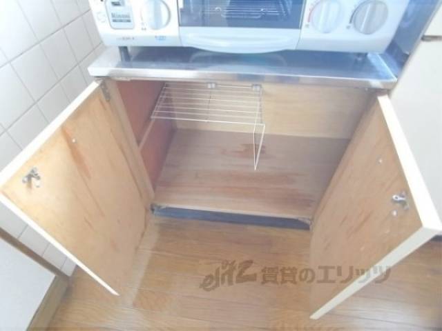 キッチン　調理器具などの収納に便利ですね