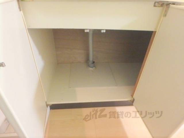 収納　キッチン下