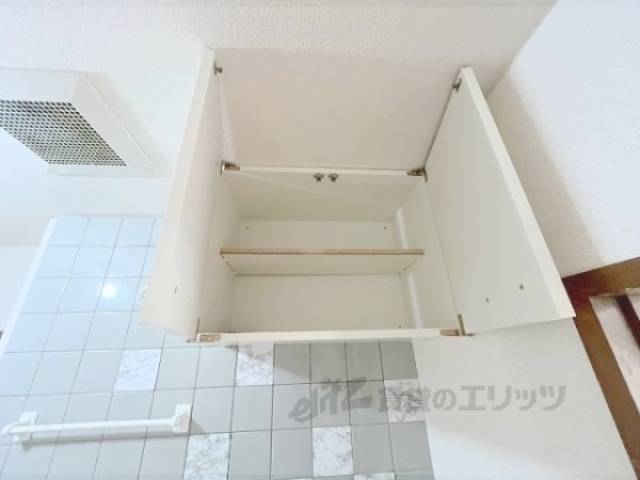 キッチン　上部収納