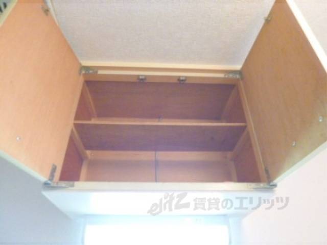 キッチン　上部収納棚