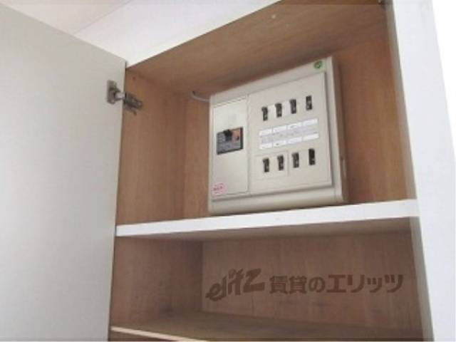 下駄箱　ブレーカー