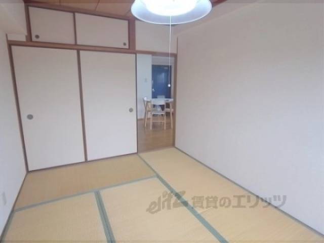和室　光入ってきますよ