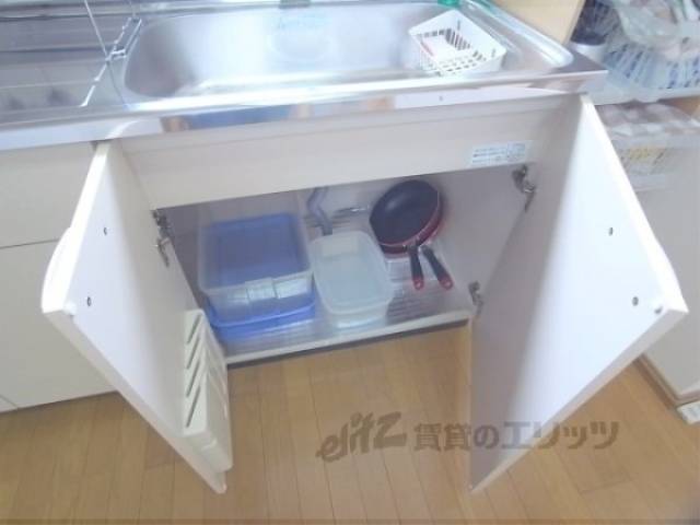 キッチン　キッチン下収納　シンク下に収納あります