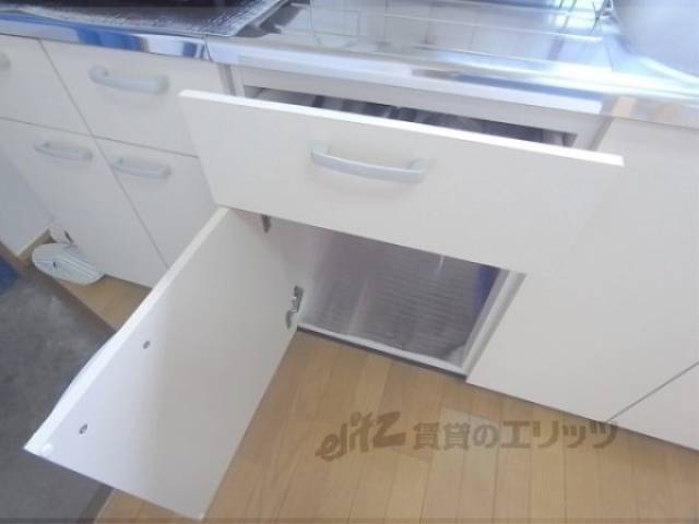 キッチン　キッチン下収納　調理器具など収納できますね