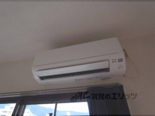 エアコン　一基付いています
