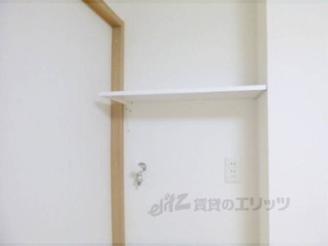 収納　洗濯機置き場上部収納棚