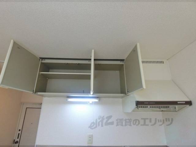 キッチン　上部収納