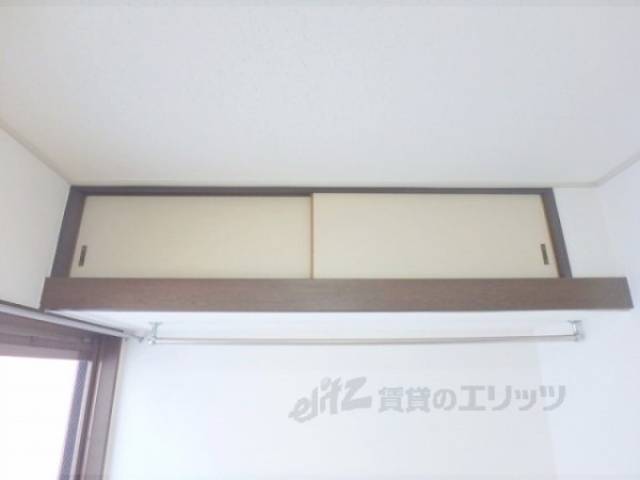 収納　洋室上部
