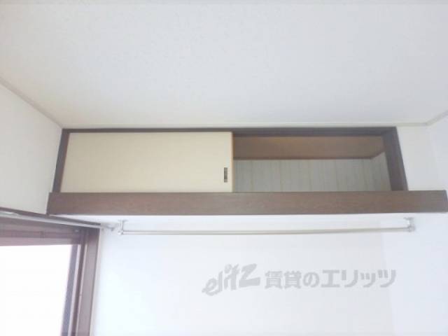 収納　洋室上部