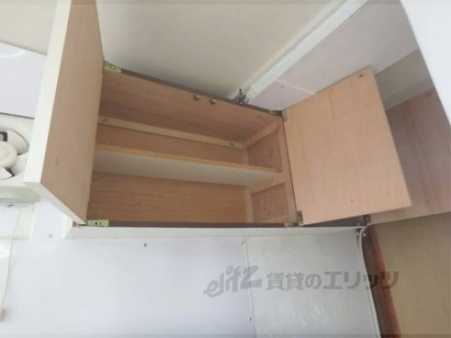 キッチン　上部収納棚