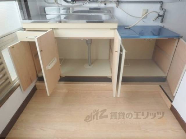 キッチン　下部収納棚
