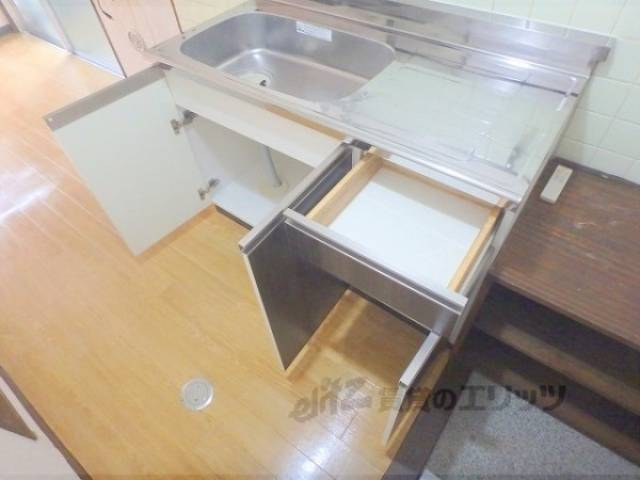 キッチン　収納下部