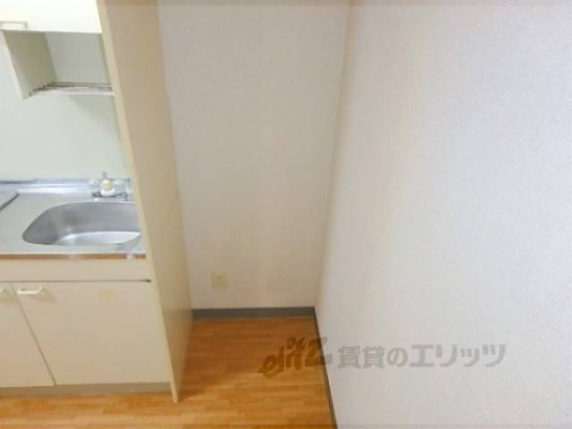 冷蔵庫置場　安心の電気コンロ