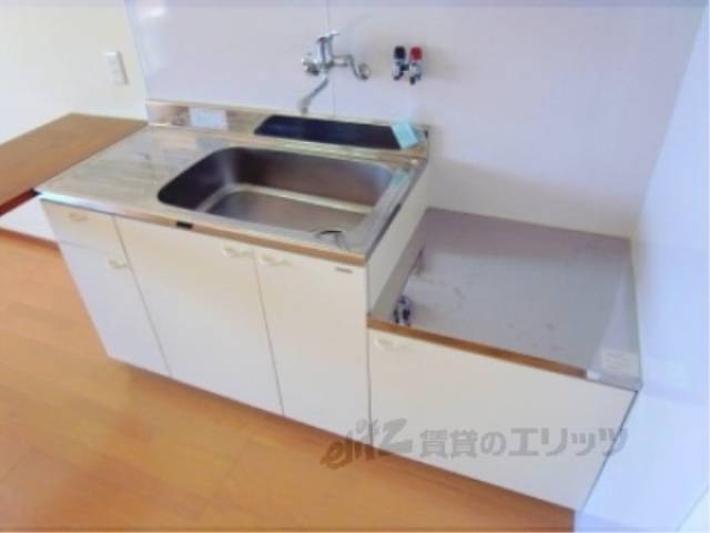 キッチン　まな板スペースもあります。