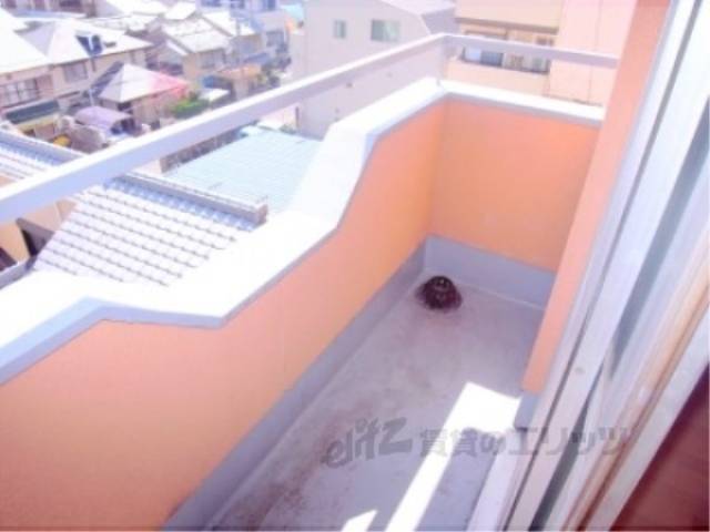 ベランダ　広くてゆとりのあるベランダです。