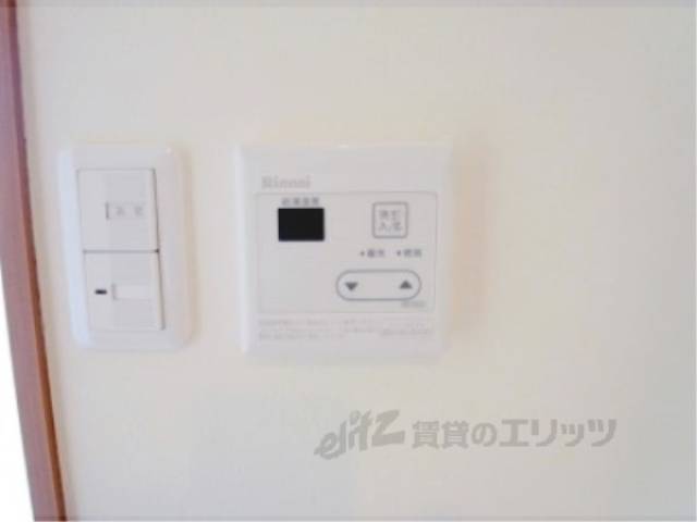 給湯器リモコン　お湯の温度調節が簡単にできます。