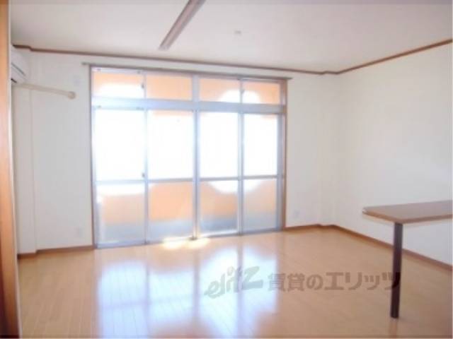 居室　改装が行われ、とてもきれいなお部屋です。