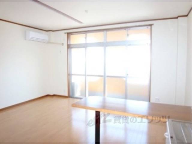 居室　広々としたお部屋で快適です。