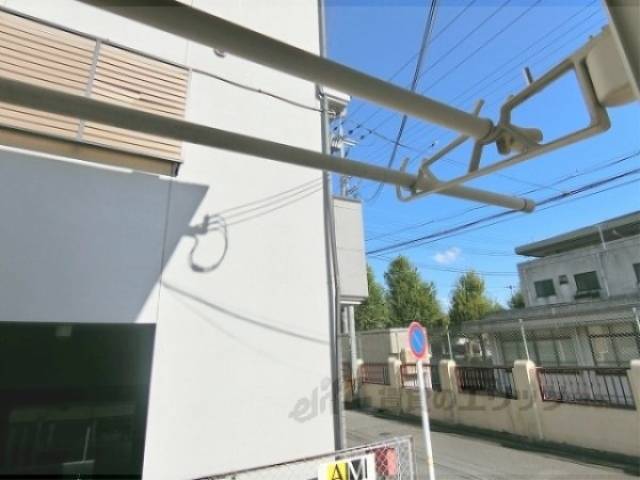ベランダ　物干しかけ