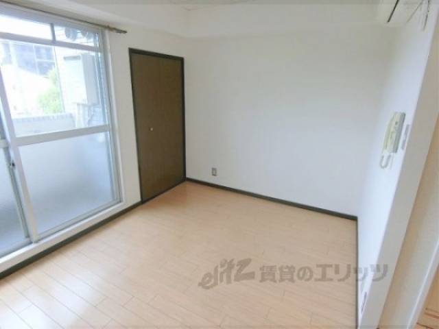 居室　きれいな洋室のお部屋です。