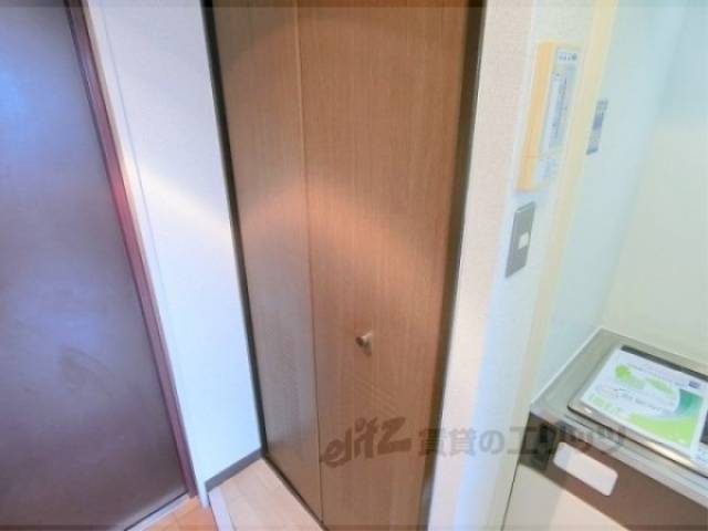 洗濯機置場　扉付き洗濯機置場