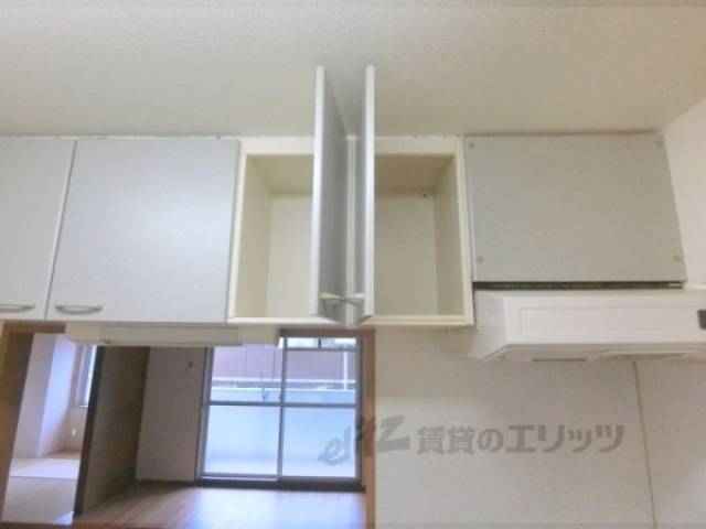 キッチン　上部収納