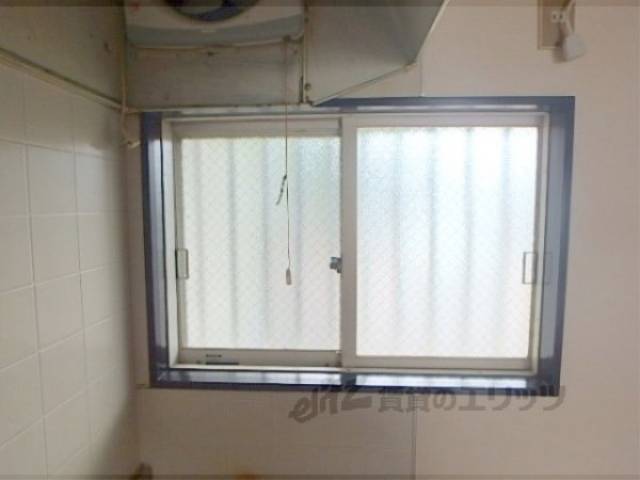 キッチン　小窓