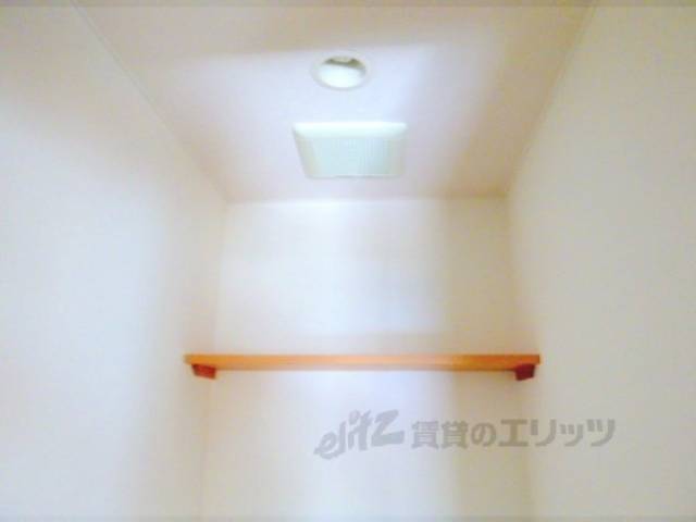 トイレ　収納棚