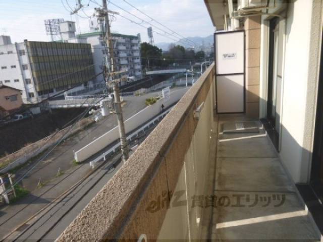 ベランダ　非常に広いベランダです