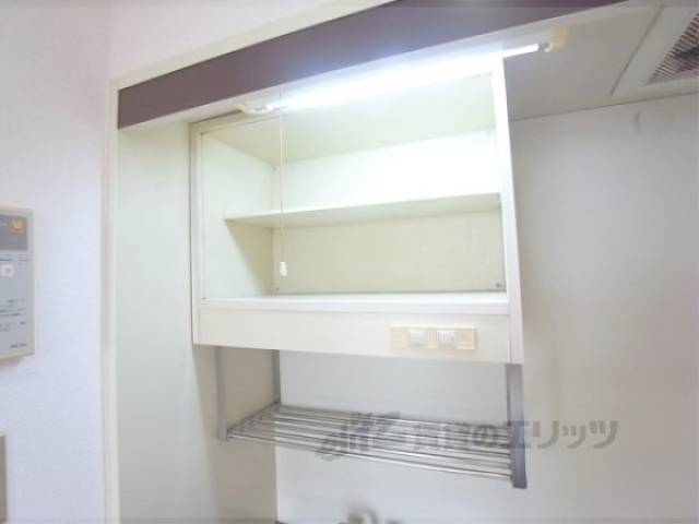 キッチン　上部棚