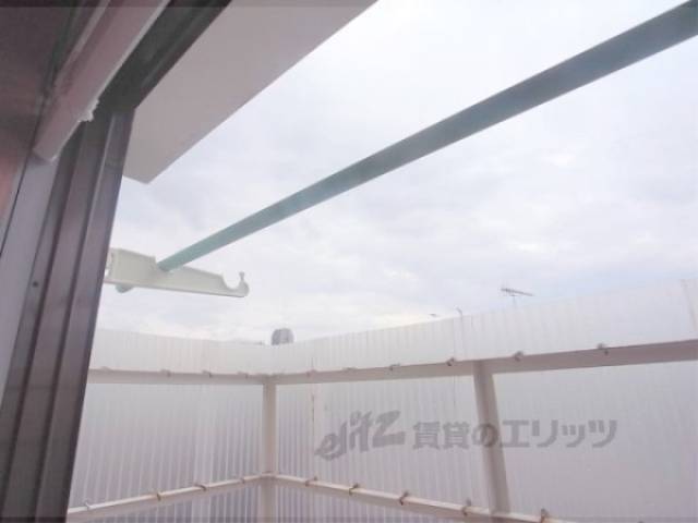 ベランダ　洗濯物干し