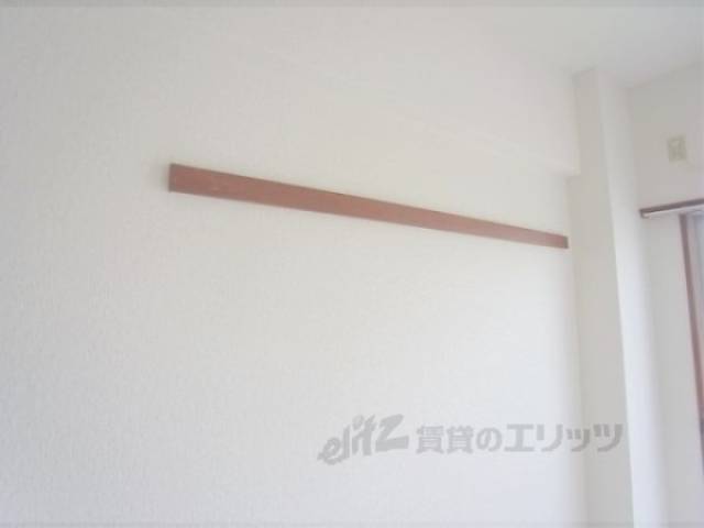 洋室　ハンガー掛け
