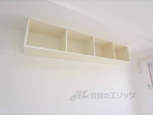 洋室　収納棚