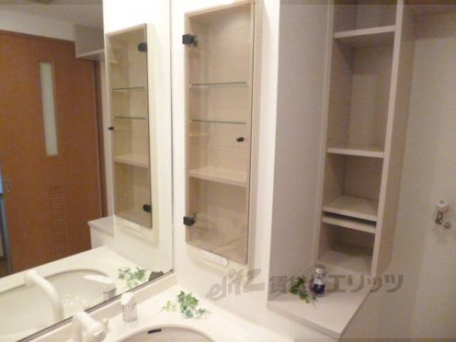 洗面所　洗面台棚