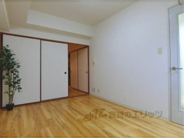 洋室　ダイニングキッチン