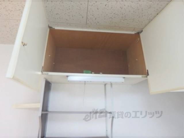 キッチン　上部収納